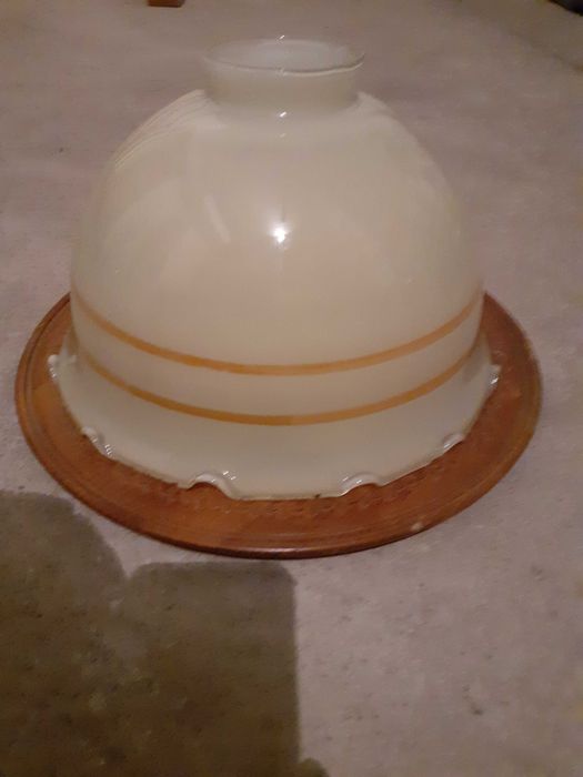 Продавам стъклен полилей