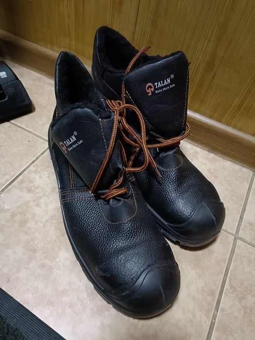 Зимние рабочие ботинки 46 размера .