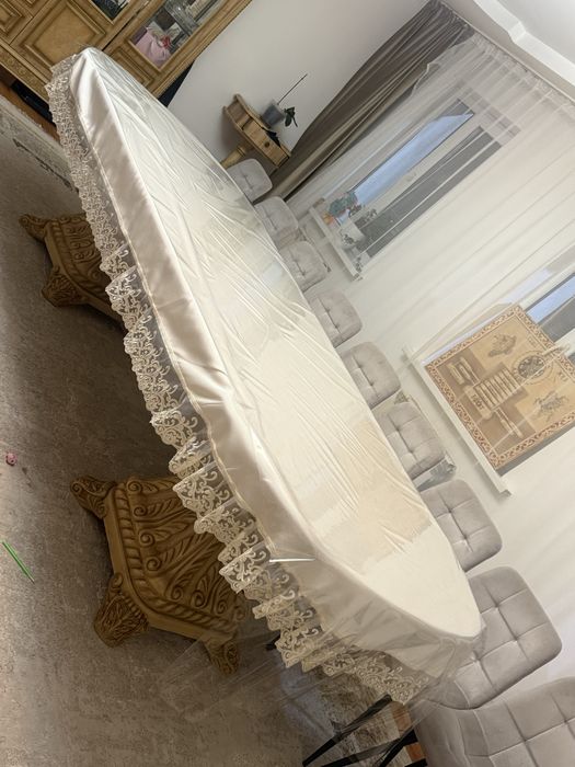 Әдемі ағаш стол