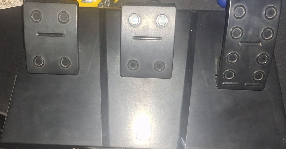 Volan cu pedale nou nouț