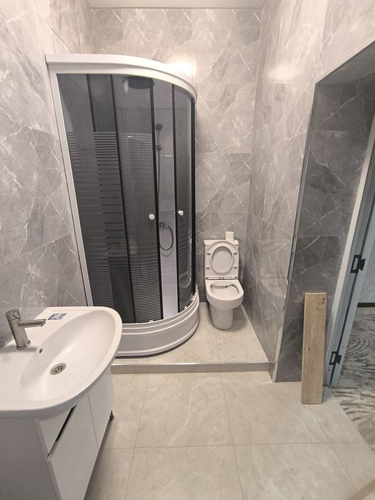 Новый евро дом . 3 уровня 6 комнат. 1,4 сотки . Терраса на крыше