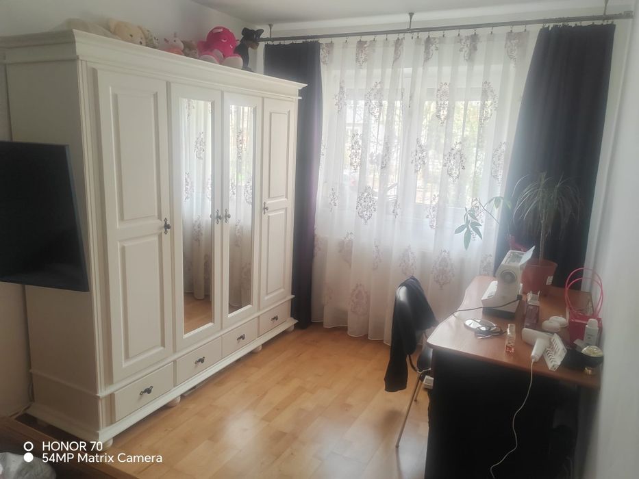 Apartament cu 3 camere decomandate de vânzare – parter zona Nord, strada Calugareni