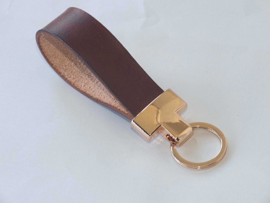 Ключодържател от естествена кожа, ръчна изработка