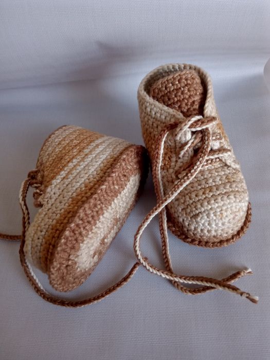 Ръчно плетени бебешки буйки, терлички