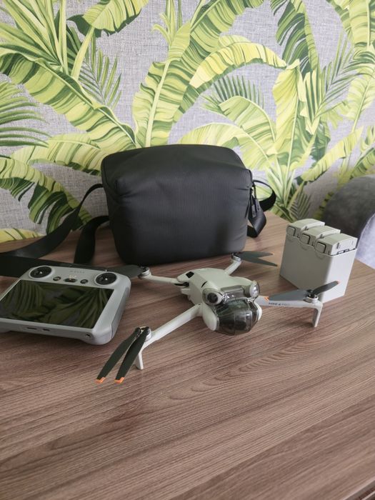 DJI mini 4 pro fly more combo