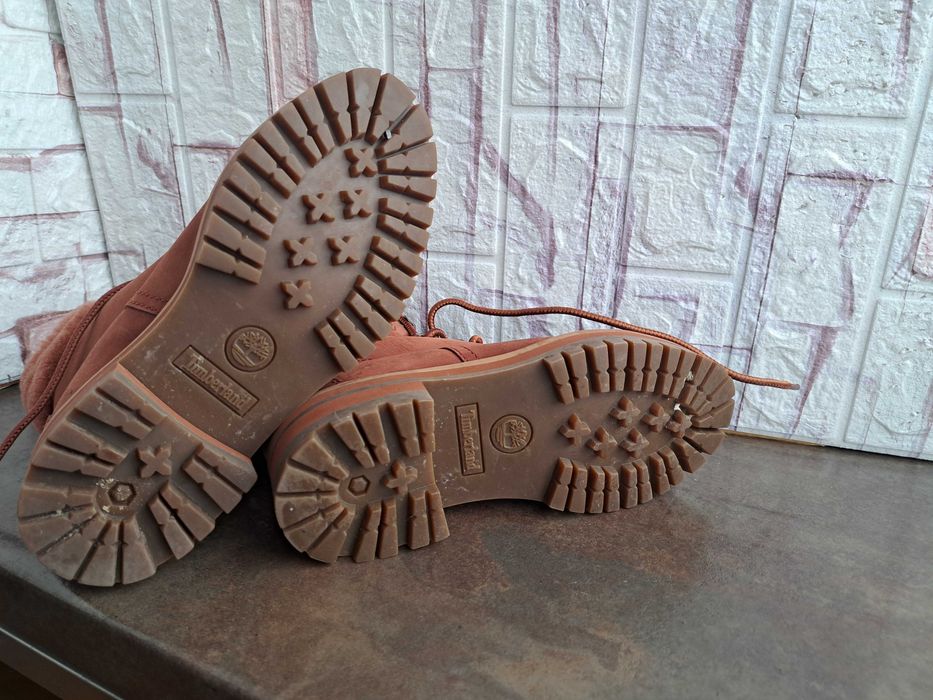 дамски зимни обувки,боти,кубинки,ном37,5,Timberland