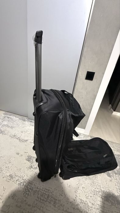 Чемодан-сумка совершенно новый коплект