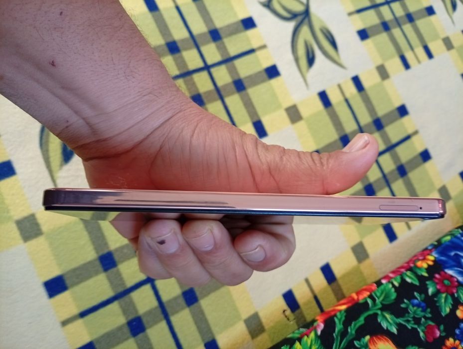 Vivo y28  xotira 128 aperativka pamyat 8+8