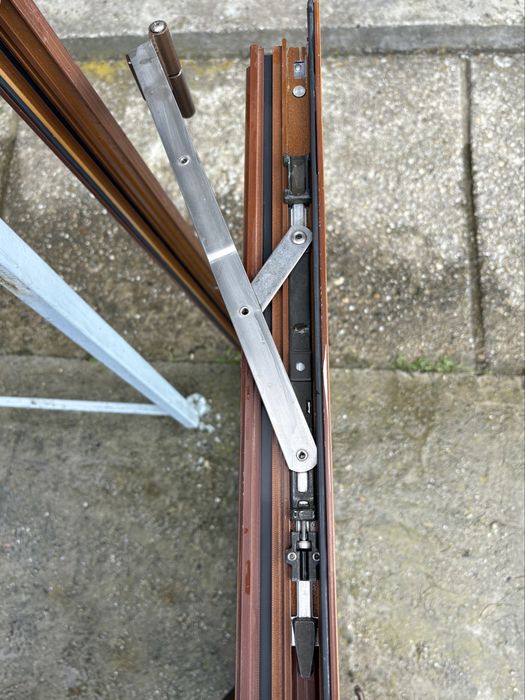 Termopane (culoare nuc)