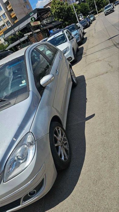 Продавам Mercedes-Benz B180 в добро техническо състояние