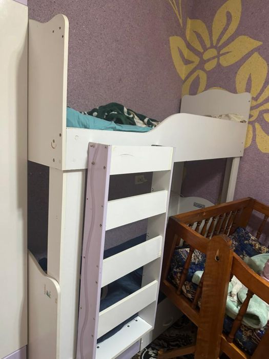 detski kravat va boqa narsalar sotiladi