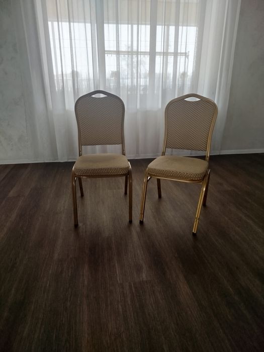 Продам стулья банкетные