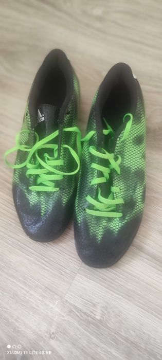 Adidas футболни обувки 40 номер
