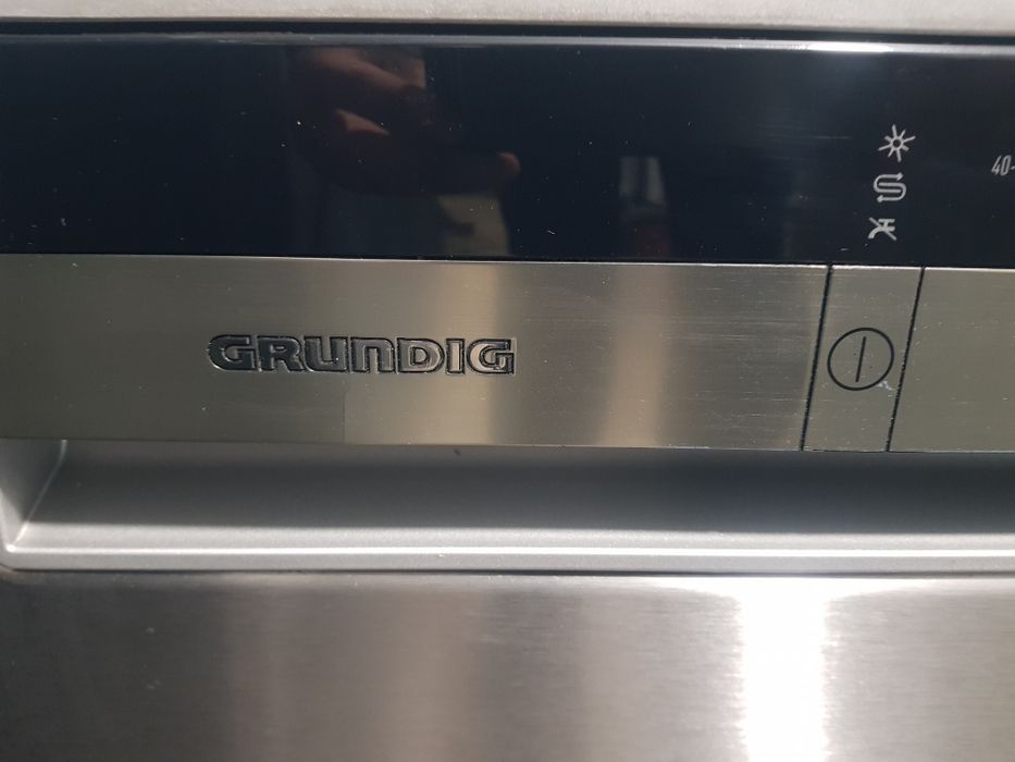 Голяма свободно стояща съдомиялна GRUNDIG