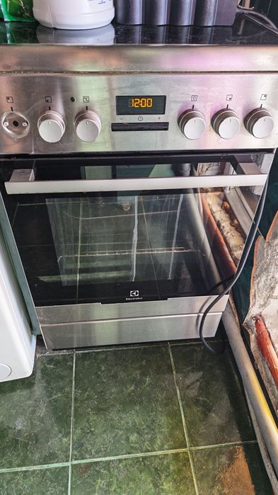 Aragaz ELECTROLUX cu inducție