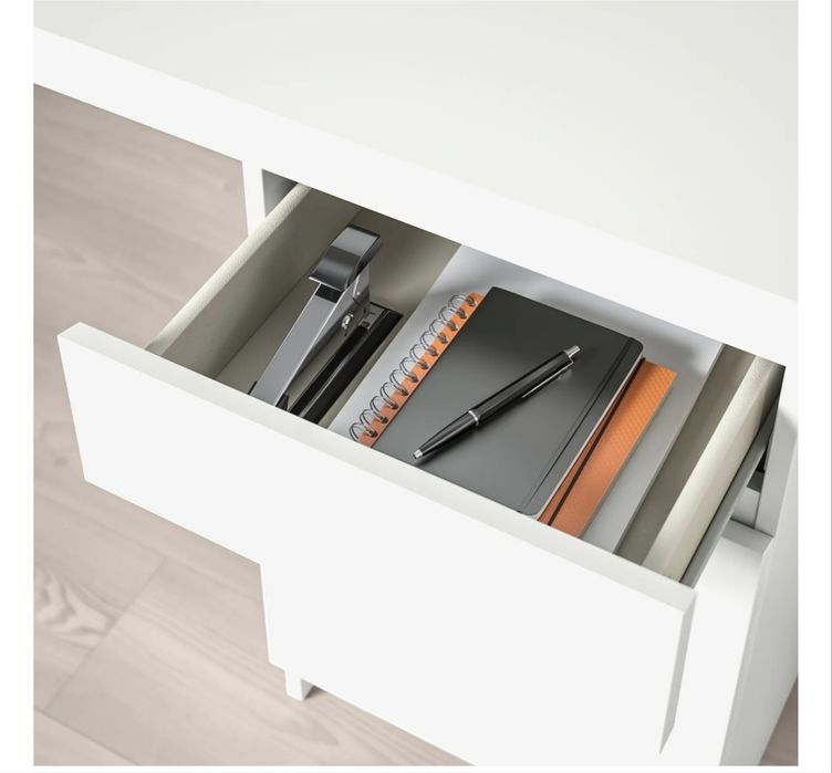 Продам Стол письменный белый б/у