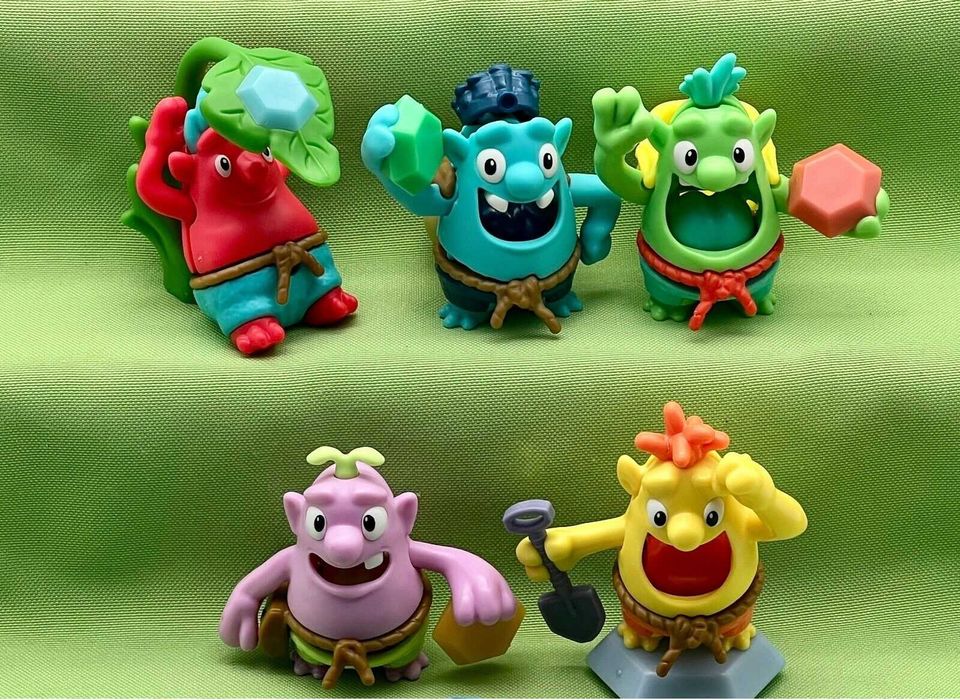 Макси фигурки на Киндер - Тролчета - Trolls 2022