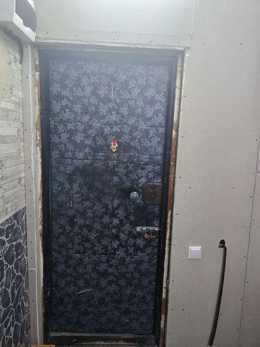 Продам входную дверь