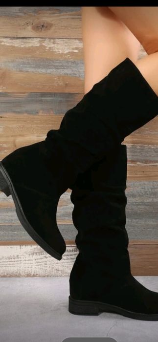 Ботуши черен велур.