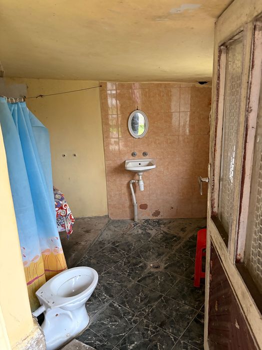 Двуетажна къща с гараж