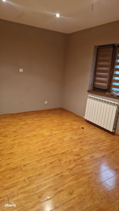Apartament la parter si curte proprietate