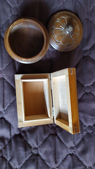 Продавам дървени кутийки и украшения