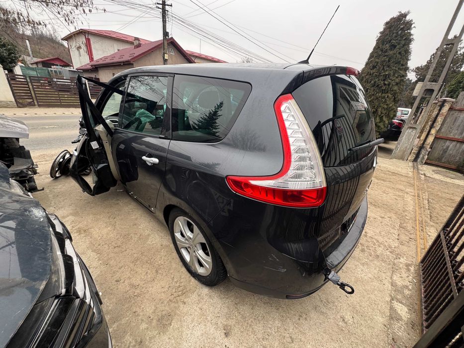 Dezmembram Renault Grand Scenic 1.9 dci 2011
