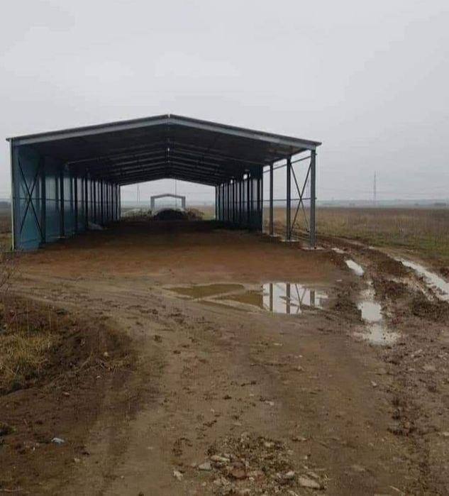 Vand hale metalice 8 metri lățime cu 20 metri lungime cu tot cu montaj