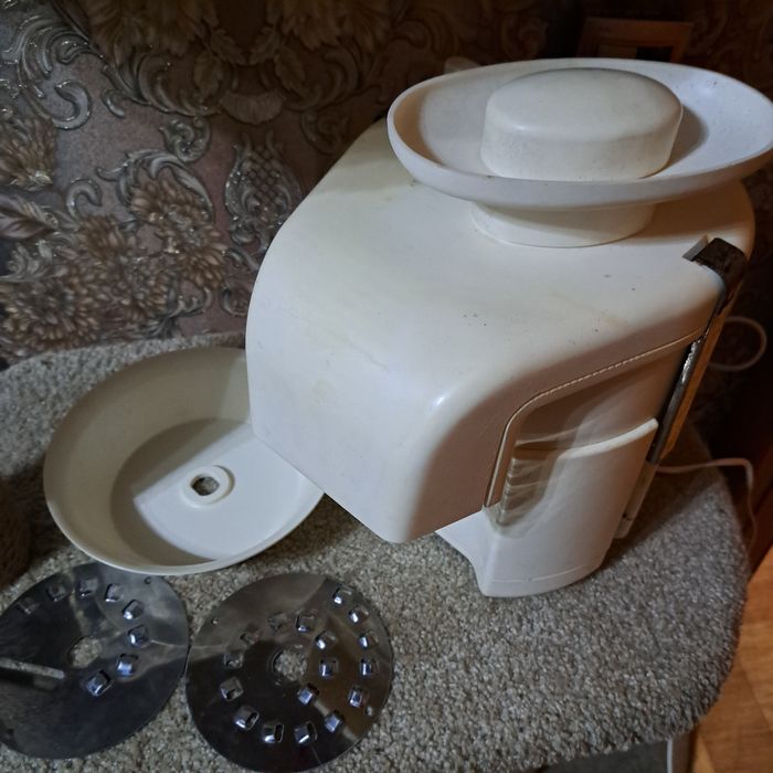 Продам соковыжемалка+шинковка.