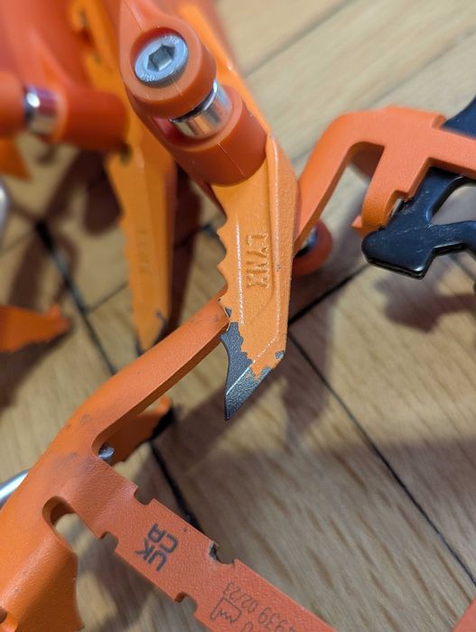 котки Petzl DART