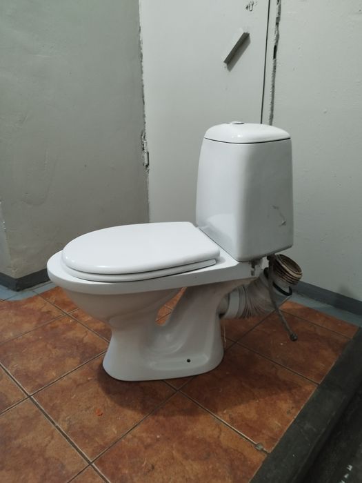 Продам унитаз. Бу унитаз