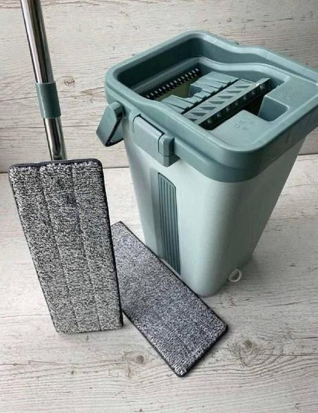 Комплект швабра с ведром с автоматическим отжимом.