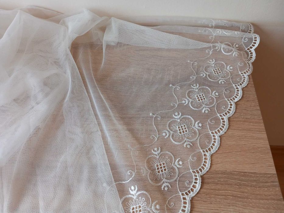 Малко перде от дантела