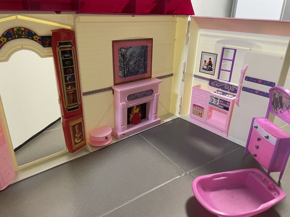 Кукольный домик с мебелью