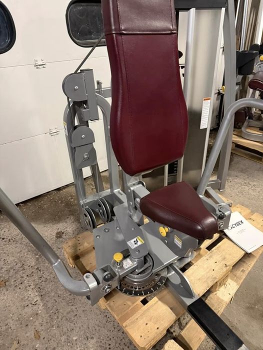 Фитнес уреди cybex eagle пек дек задно рамо