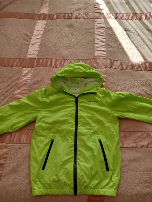 Продам ветровку на мальчика