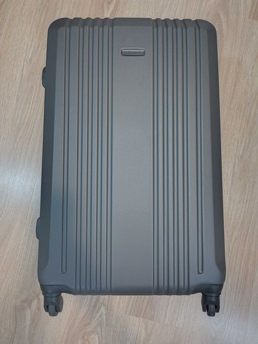 Елегантен Куфар Wings 28"