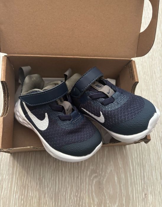 Бебешки маратонки Nike revolution 6