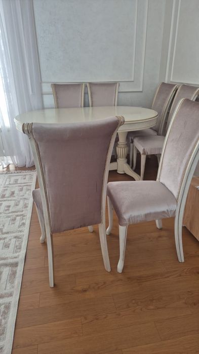 Стол в гостиную со стульями