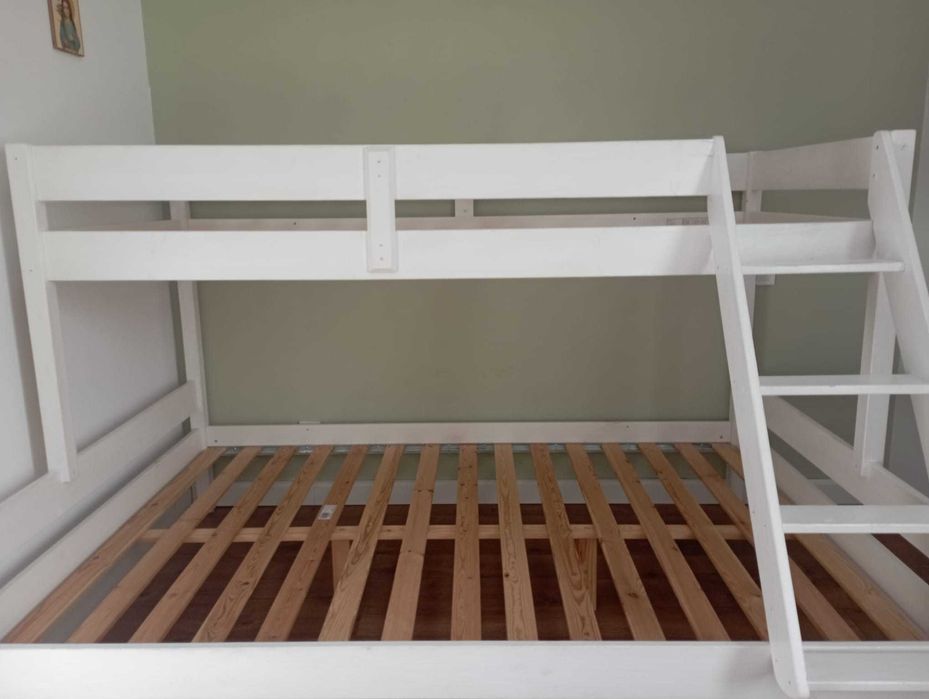 Pat supraetajat lemn masiv