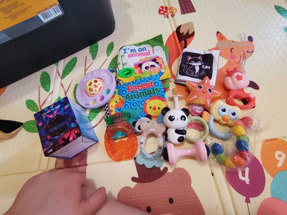 Лотове дрешки и играчки