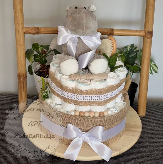 Торти от памперси на 2 етажа от “АРТ Ръкоделница”