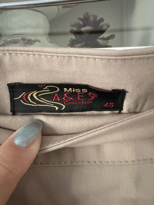 Красивые платья и юбка продаются