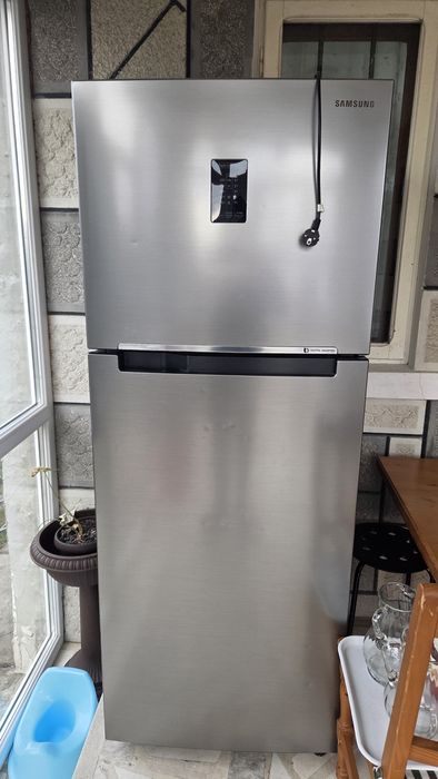 Frigider Samsung