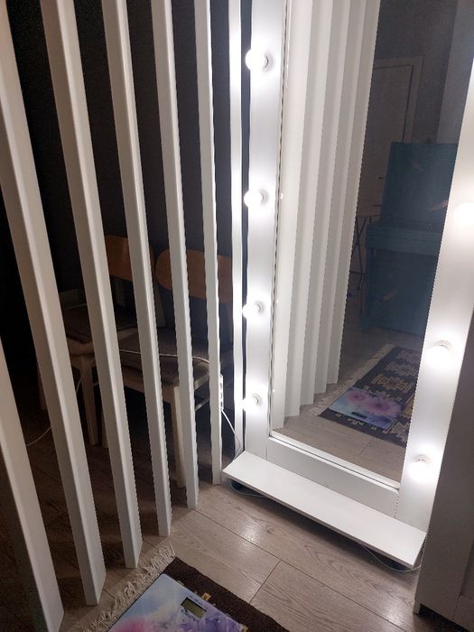 Зеркало напольное