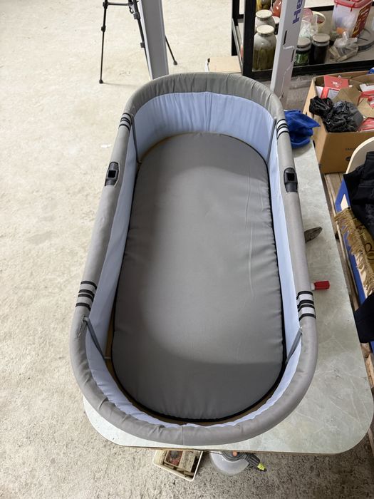 Коляска 2 в 1 зеленого цвета