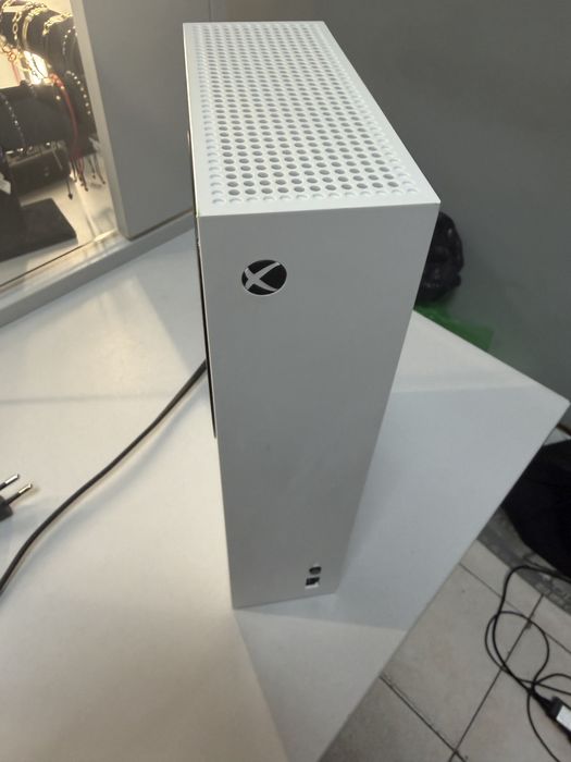 Xbox Series S + 2 контролера