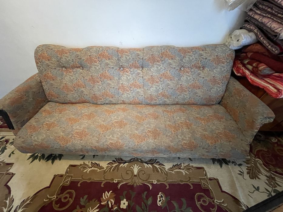 Диван  бутун жуда яхши холатда 100 минг
