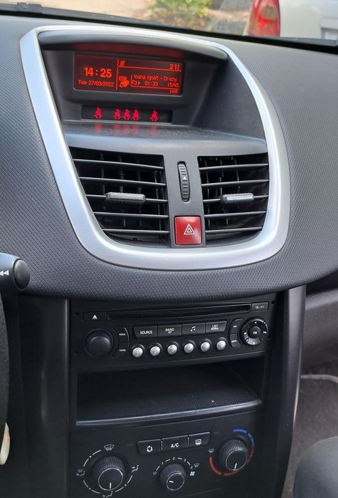 Пежо 207-2010 година