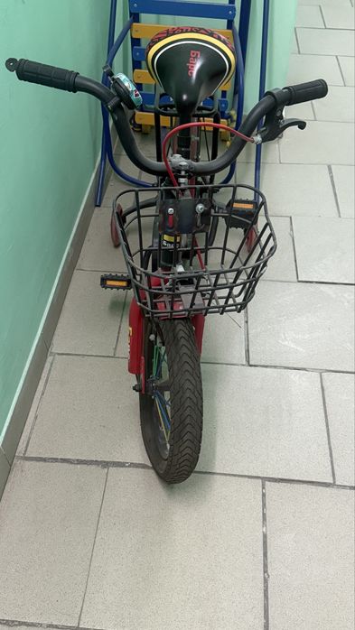 Продам велик и сани
